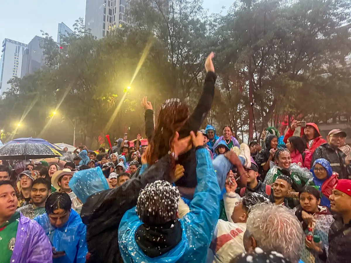 Al menos un millón de personas celebran el triunfo de México en el Paseo de la Reforma 2 Un millón de personas celebran el triunfo de México en CDMX