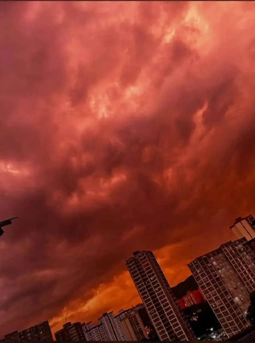 ¿Por qué se tiñó el cielo de rojo en Venezuela?