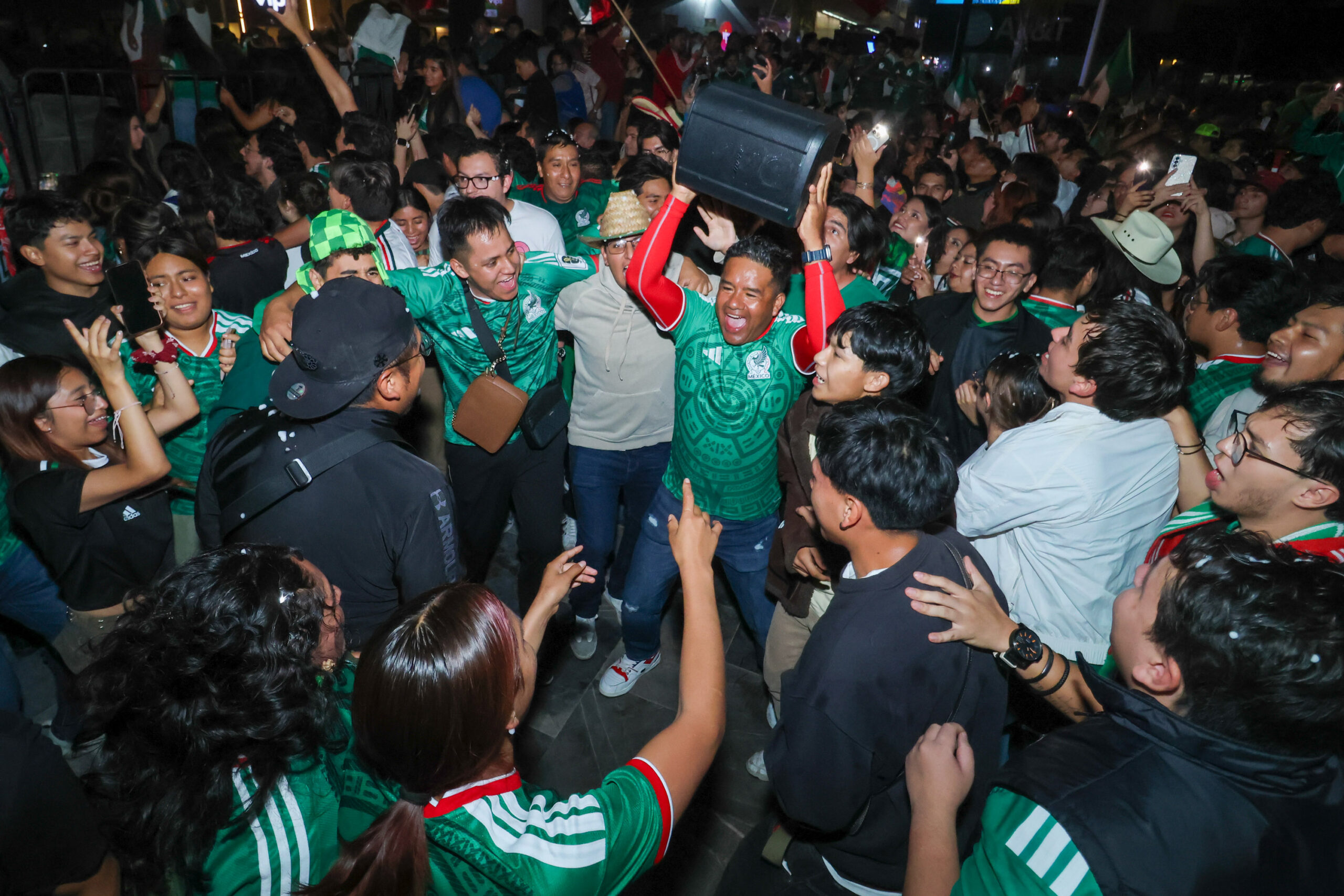 Alerta de viaje de Reino Unido para aficionados ingleses: Piden evitar ir a México 3 Cuatro muertos en los festejos de la Selección Mexicana tras el triunfo sobre Ecuador | Foto: Agencia Enfoque