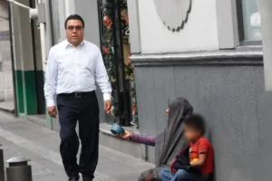 Buscan retirar patria potestad en Puebla por hacer a menores mendigar