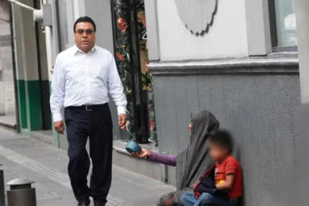 Buscan retirar patria potestad en Puebla por hacer a menores mendigar