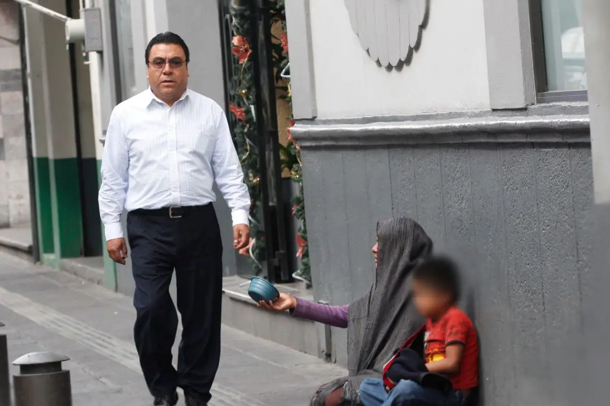 Buscan retirar patria potestad en Puebla por hacer a menores mendigar