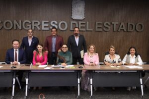Comparecen titulares portada