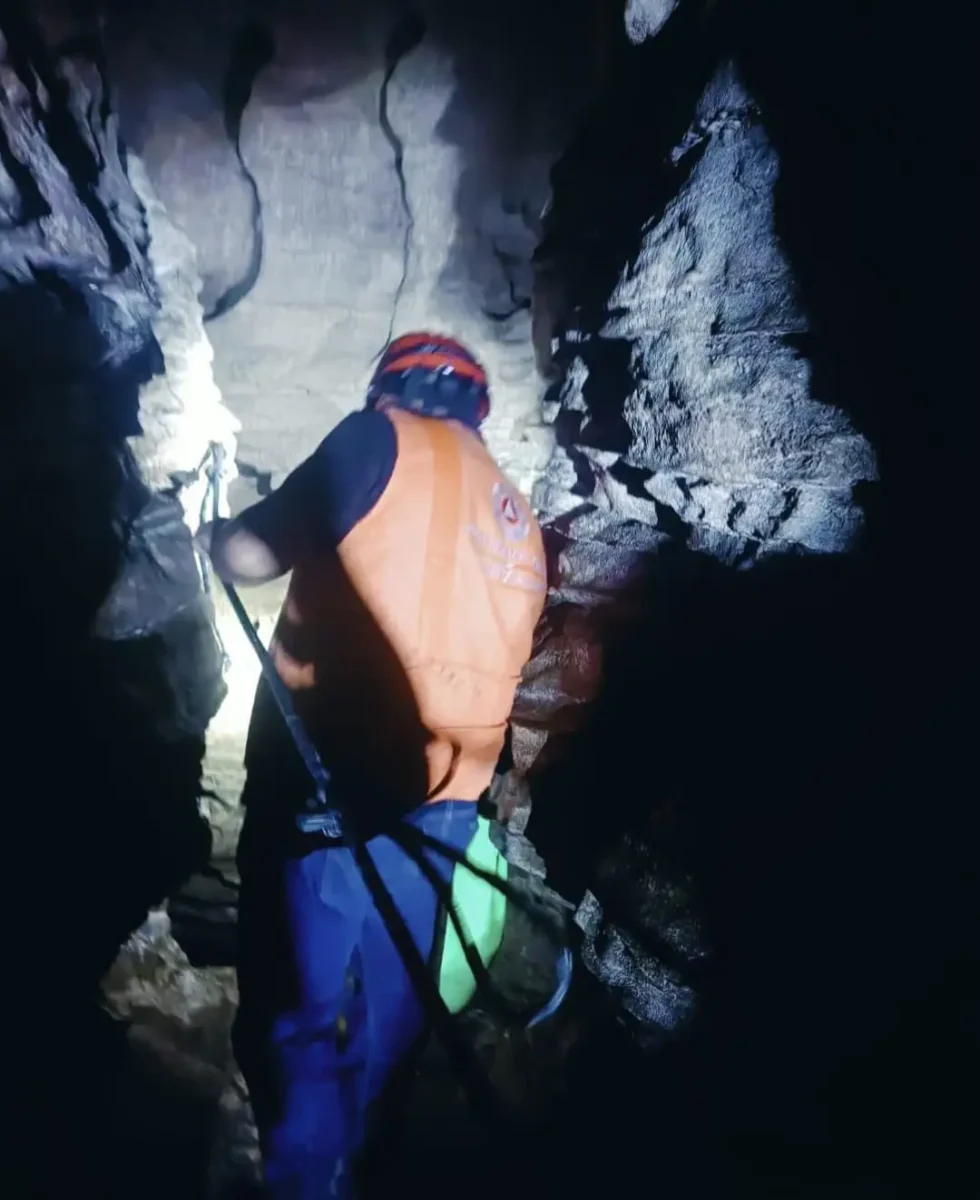 Familia quedó atrapada en la gruta Chichicazapan de Cuetzalan