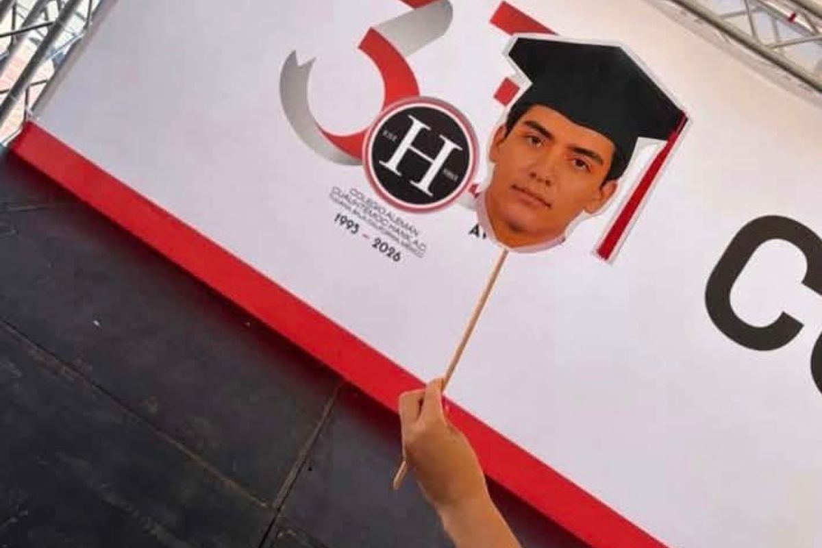Gilberto Mora cambia el uniforme de la Selección por la toga; se gradúa de la preparatoria 2 Gilberto Mora se gradúa de la preparatoria tras brillar en el Mundial
