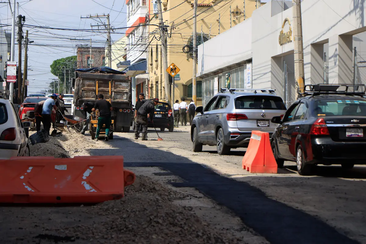 Por esto colapsa drenaje de la Avenida Juárez