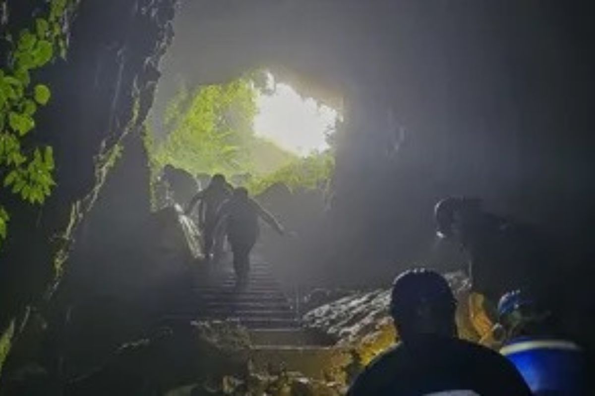 Continúa la búsqueda de tres personas atrapadas en gruta de Cuetzalan