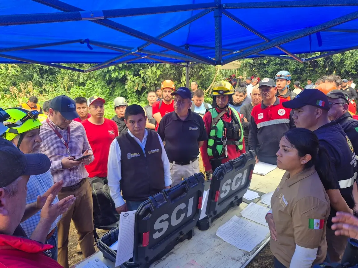 Continúa la búsqueda de tres personas atrapadas en gruta de Cuetzalan: SSP 
