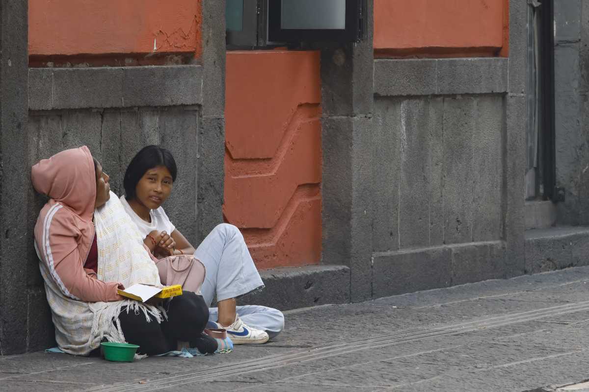 Advierten criminalización con iniciativa para quitar la patria potestad a quienes ponen a mendigar a sus hijos en Puebla 