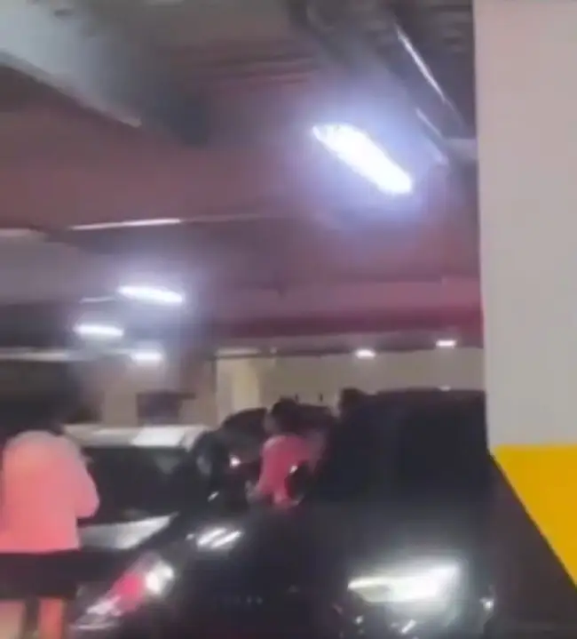 Familias se pelearon en el estacionamiento de Angelópolis