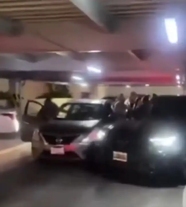 Familias se pelearon en el estacionamiento de Angelópolis