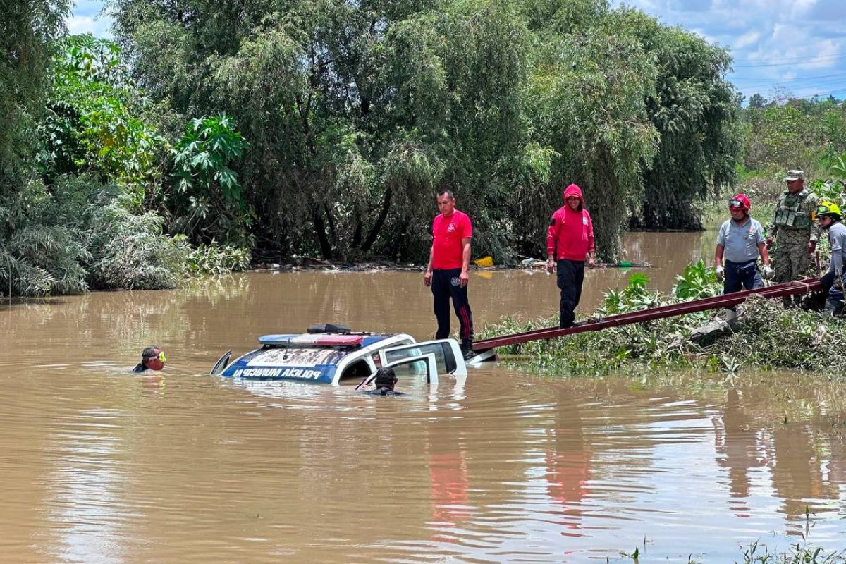 Labores de rescate en el río Atoyac en Ocoyucan