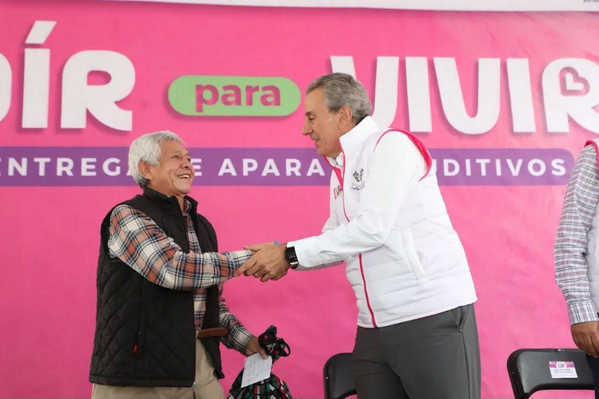 Pepe Chedraui entrega 50 aparatos auditivos para mejorar la calidad de vida de personas con discapacidad auditiva