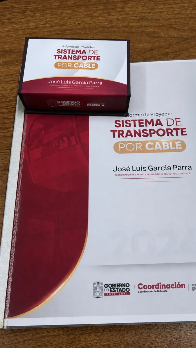 García Parra entrega informe del Sistema de Transporte por Cable al Congreso de Puebla 