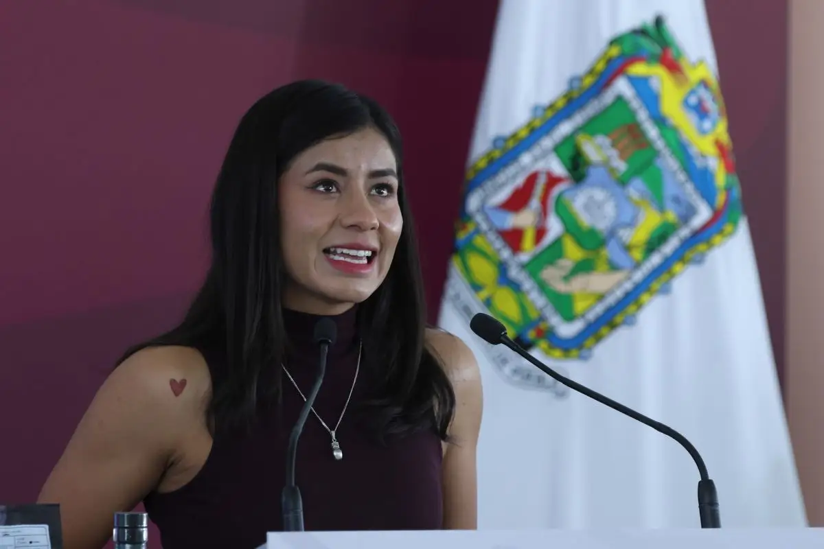 La Bonita Sánchez es militante de Morena; le dan credencial