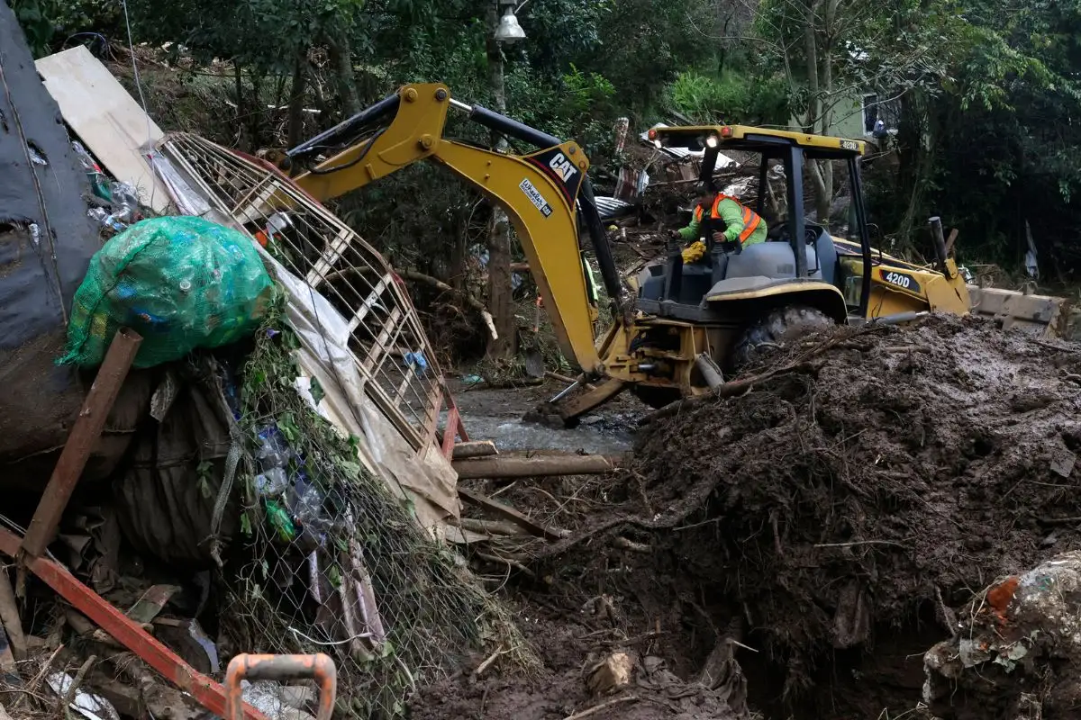 Entregan apoyos a comunidad afectada por lluvias en Pantepec