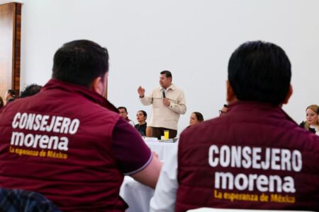 Armenta presenta un informe a consejeros de Morena