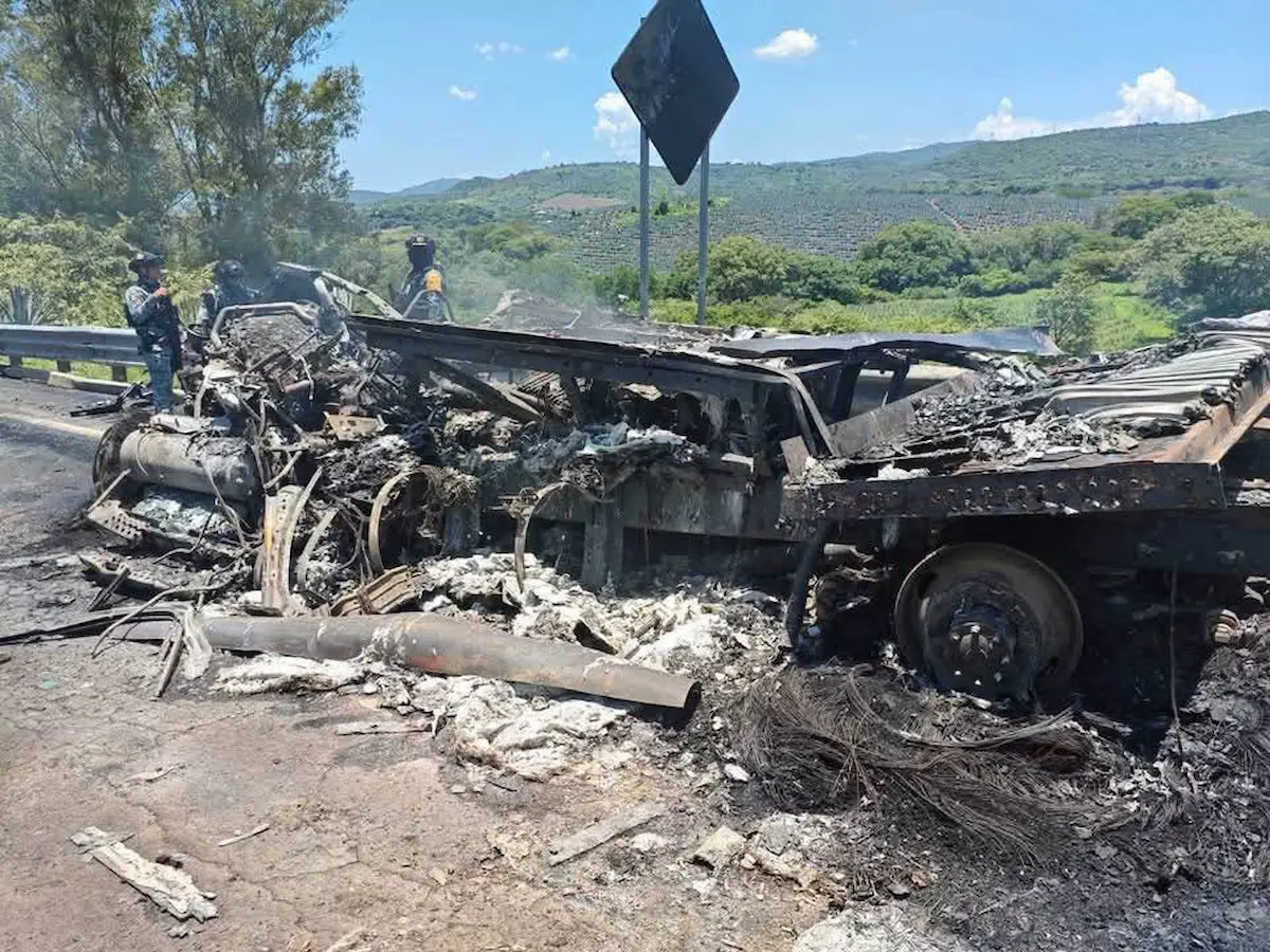 Incendio y choque múltiple en la autopista Guadalajara-Tepic deja varios muertos y heridos