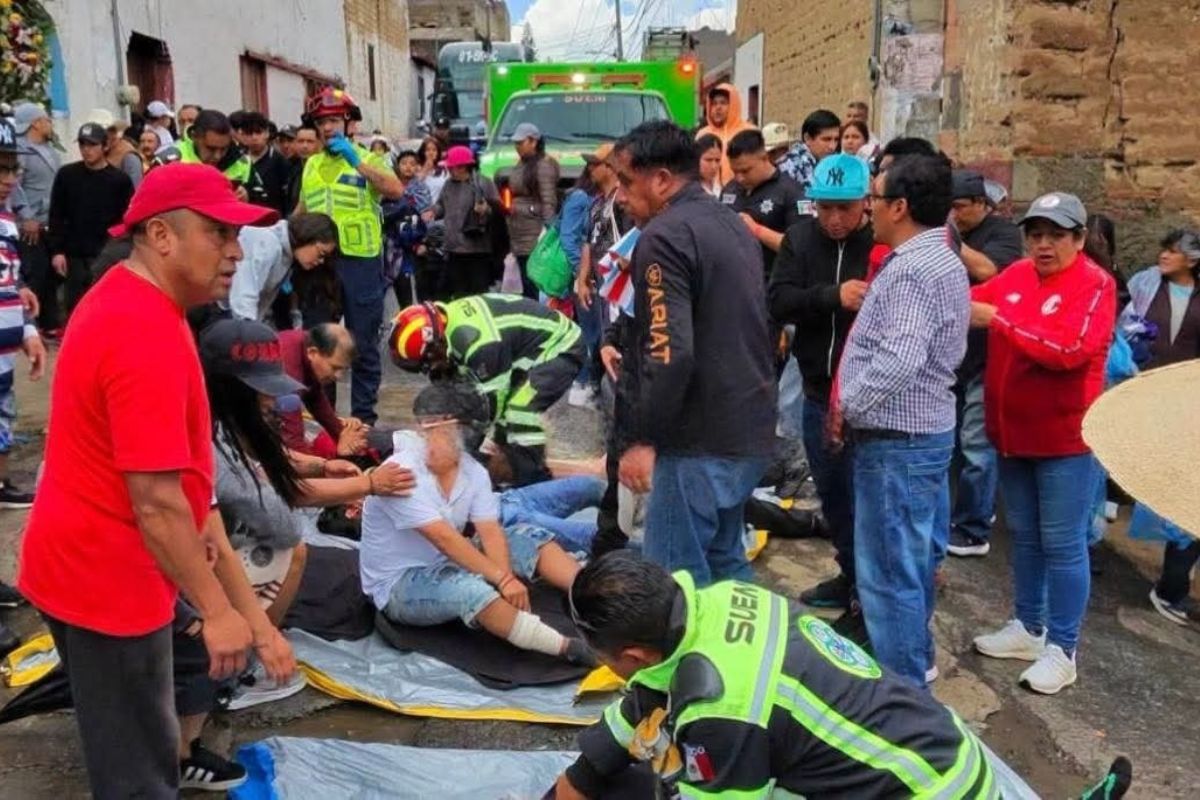 Caída de un rayo en fiesta religiosa en Santiago Tlacotepec deja 10 heridos