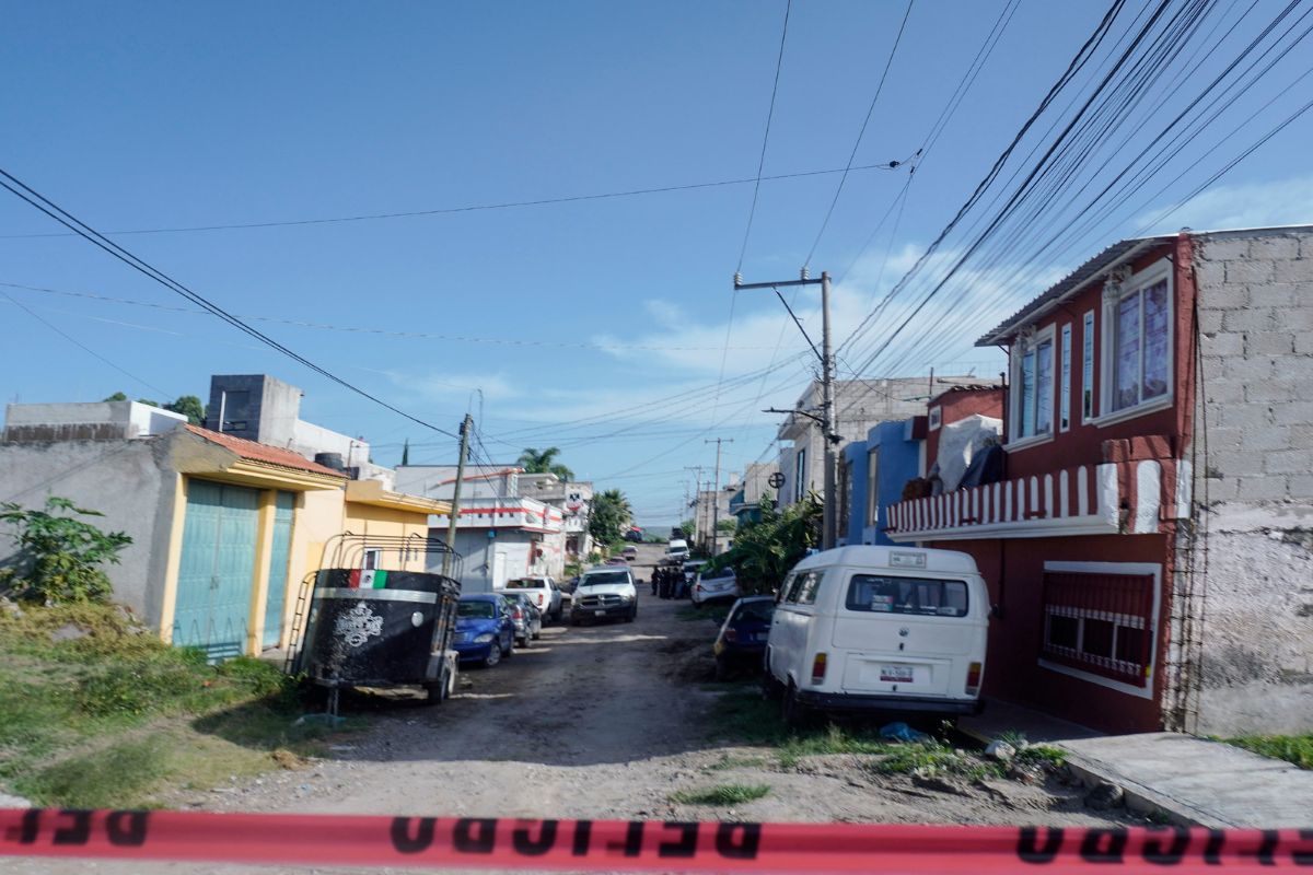 Encuentran a supuesto ministerial sin vida en cruce de Geranios y Gardenias, colonia Jardines del sur 7 Cruce de Geranios y Gardenias, al sur de Puebla | Foto: Cortesía