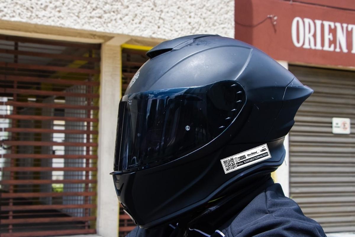 Entrega de chips para motociclistas en los CIS de Puebla | Foto: Cortesía