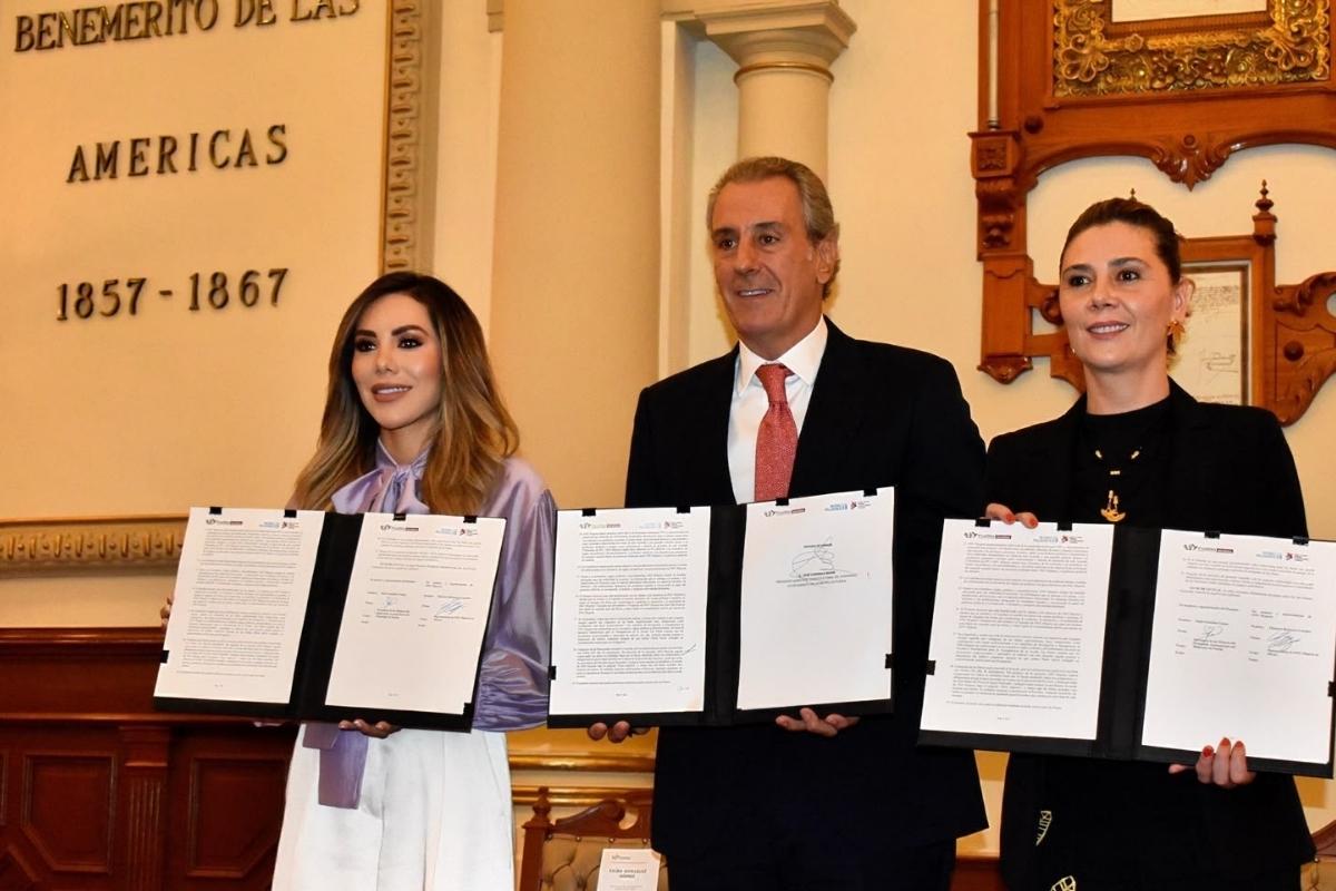 Firma del acuerdo de colaboración con ONU Mujeres en Puebla capital | Foto: Cortesía