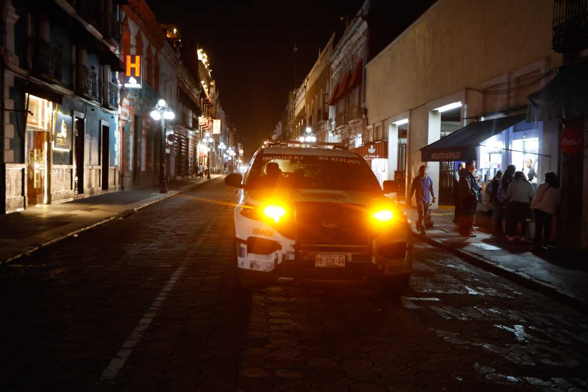 Movilización de la SSC en las inmediaciones de la Catedral de Puebla | Foto: Agencia Enfoque
