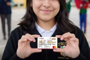 La SEP confirmó que el apoyo para útiles y uniformes de 2 mil 500 pesos será depositado durante agosto a estudiantes de primaria inscritos en el programa.