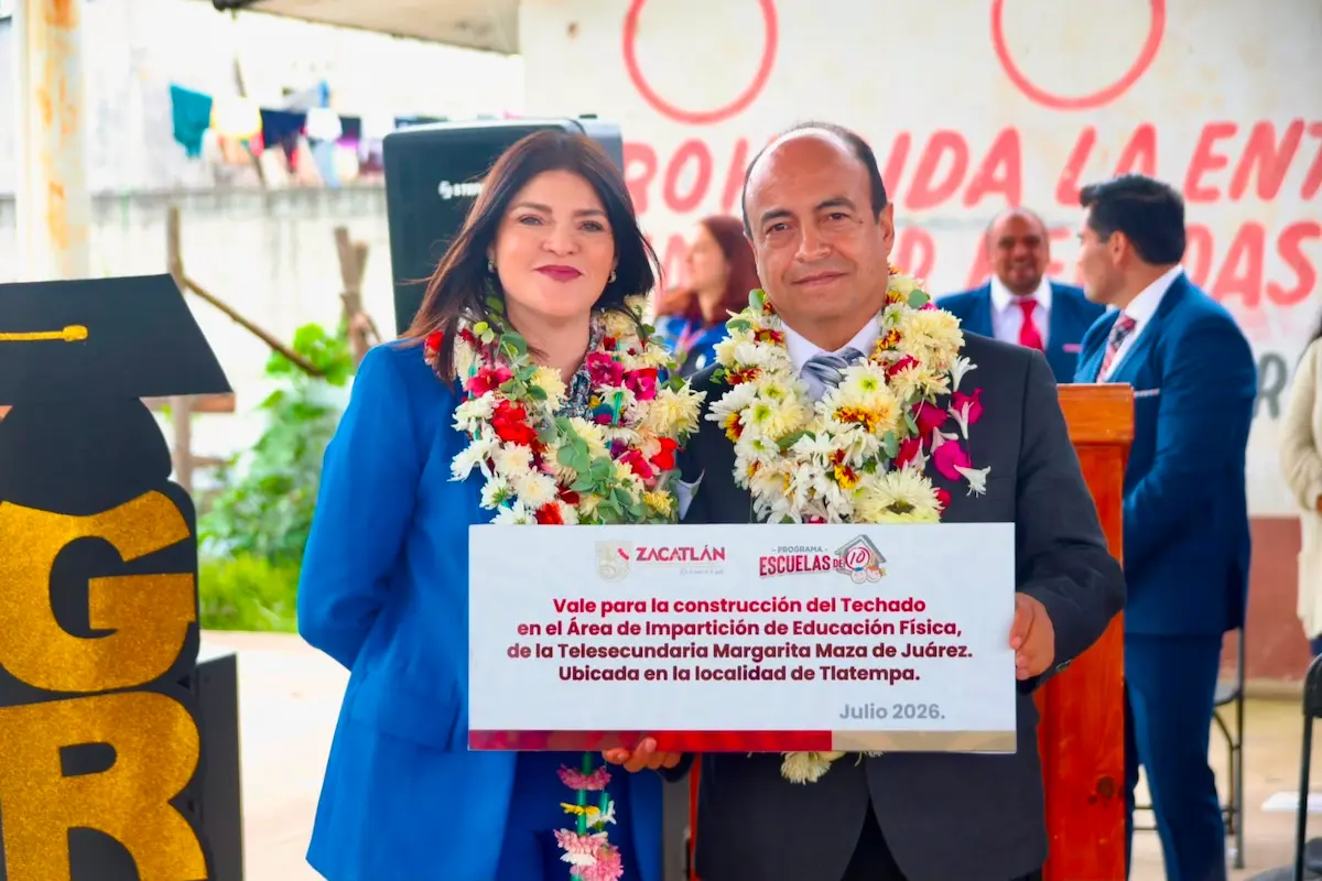 #EscuelasDe10: Bety Sánchez anuncia la construcción de techado, en Telesecundaria de Tlatempa 9 EscuelasDe10