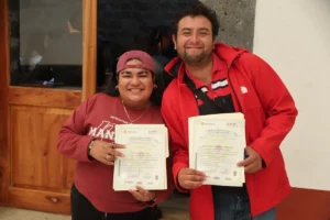 ICATEP y Ayuntamiento de Zacatlán entregan certificados a 76 anfitriones turísticos