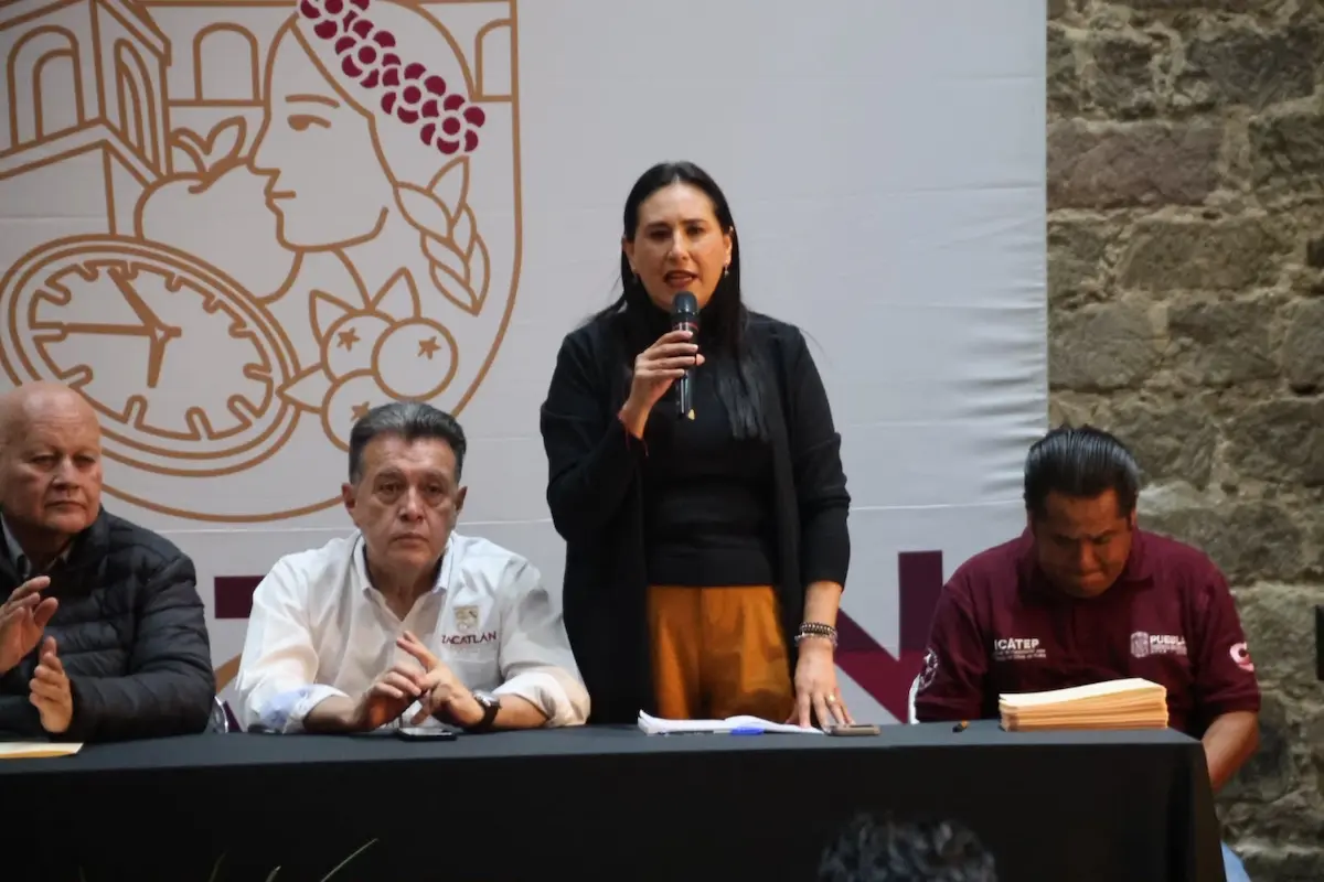 ICATEP y Ayuntamiento de Zacatlán entregan certificados a 76 anfitriones turísticos