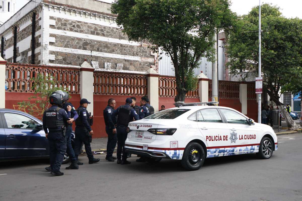 Mes de la policía municipal de Puebla | Foto: Agencia Enfoque