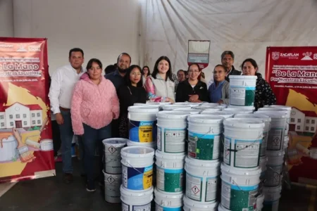 “De la mano por nuestras escuelas”: Bety Sánchez entrega pintura e impermeabilizante a instituciones educativas de Zacatlán
