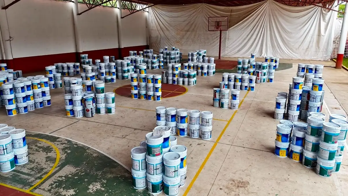 “De la mano por nuestras escuelas”: Bety Sánchez entrega pintura e impermeabilizante a instituciones educativas de Zacatlán
