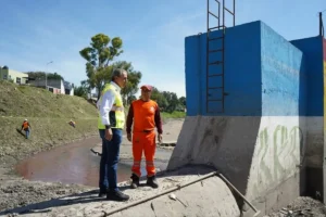 Supervisa Pepe Chedraui trabajos de limpieza y desazolve en vaso regulador Puente Negro