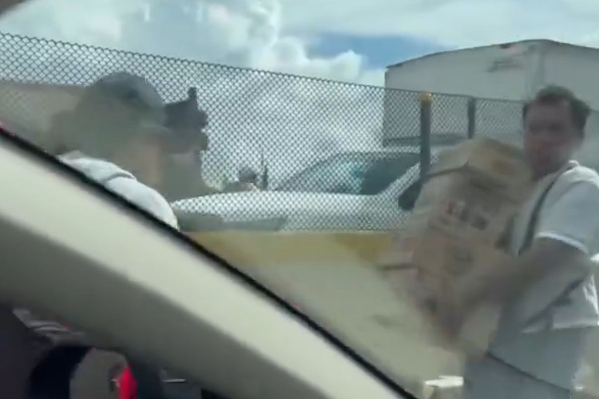 Actos de rapiña se repiten en Puebla: vuelca tráiler cargado con dulces Hershey's y Pelón Pelo Rico 2 Actos de rapiña se repiten en autopistas de Puebla | Foto: Cortesía