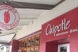 Abren sucursal de Chipotle en Monterrey; la primera en México