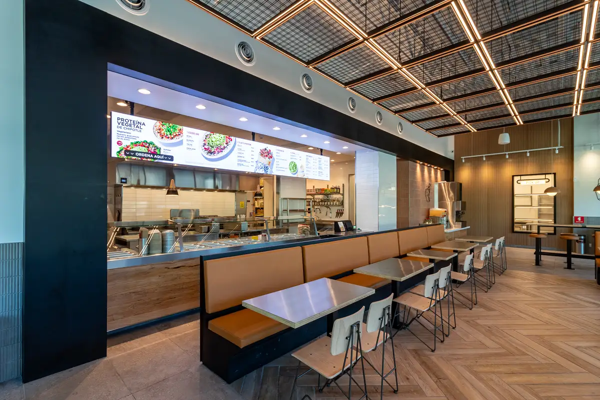 Abren sucursal de Chipotle en Monterrey; la primera en México