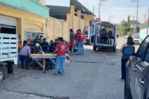 Mujer se arroja de un edificio durante sismo 