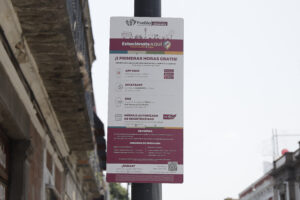 Parquímetros invadidos en Puebla: cajones de estacionamiento con casetas retiradas por la Dirección de Vía Pública | Foto: Agencia Enfoque