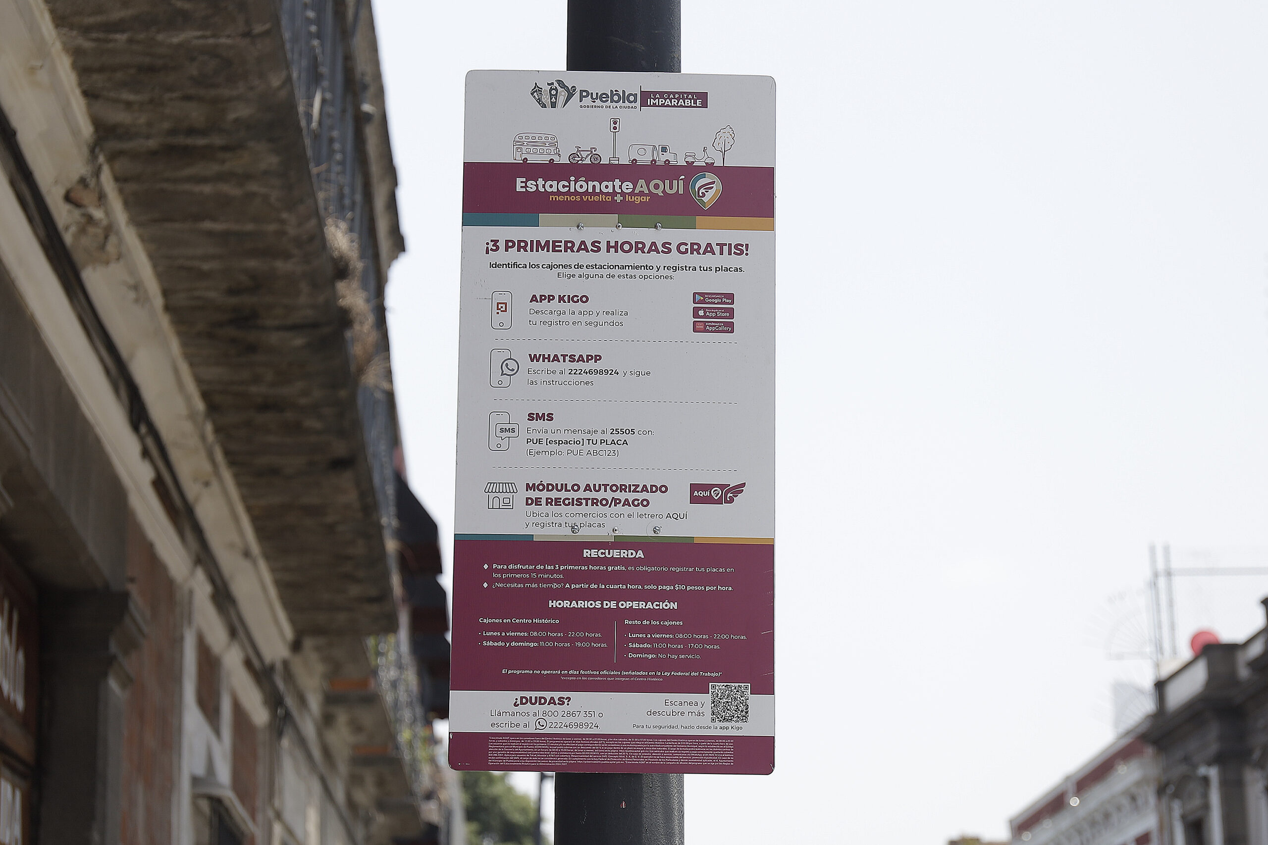 Parquímetros invadidos en Puebla: cajones de estacionamiento con casetas retiradas por la Dirección de Vía Pública | Foto: Agencia Enfoque
