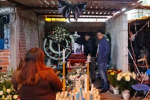 (VIDEO) Familiares le dan el último adiós al periodista Josué Martínez asesinado en Texmelucan 2 Familiares despiden al periodista Josué Martínez en Texmelucan