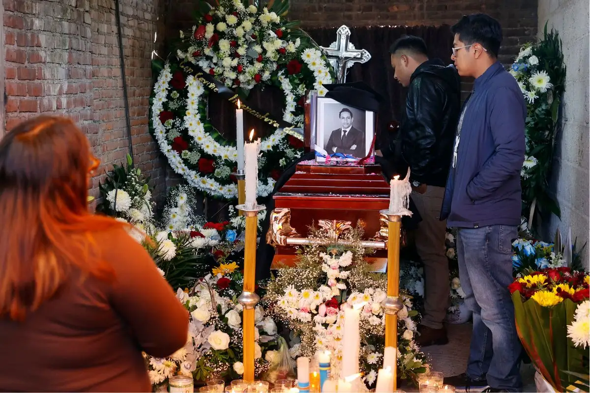 (VIDEO) Familiares le dan el último adiós al periodista Josué Martínez asesinado en Texmelucan 2 Familiares despiden al periodista Josué Martínez en Texmelucan