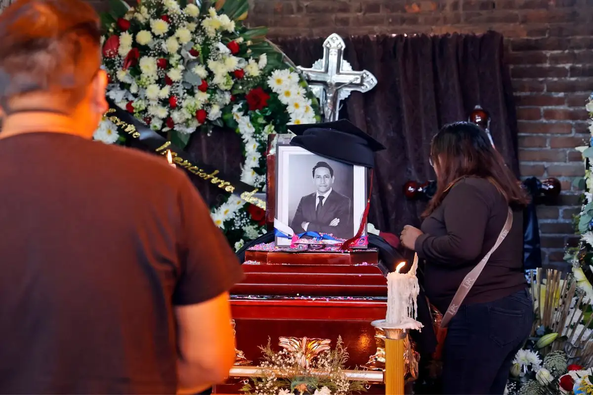 (VIDEO) Familiares le dan el último adiós al periodista Josué Martínez asesinado en Texmelucan 3 Familiares despiden al periodista Josué Martínez en Texmelucan