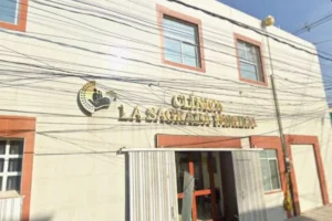 (VIDEO) Denuncian muerte de niña de 6 años por negligencia en clínica La Sagrada Familia 2 Negligencia en clínica de Cholula: niña de 6 años muere