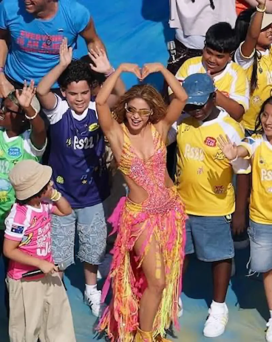 Piqué presencia el show de Shakira en la final del Mundial y el momento se vuelve viral 2 Piqué presencia el show de Shakira en la final del Mundial y el momento se vuelve viral