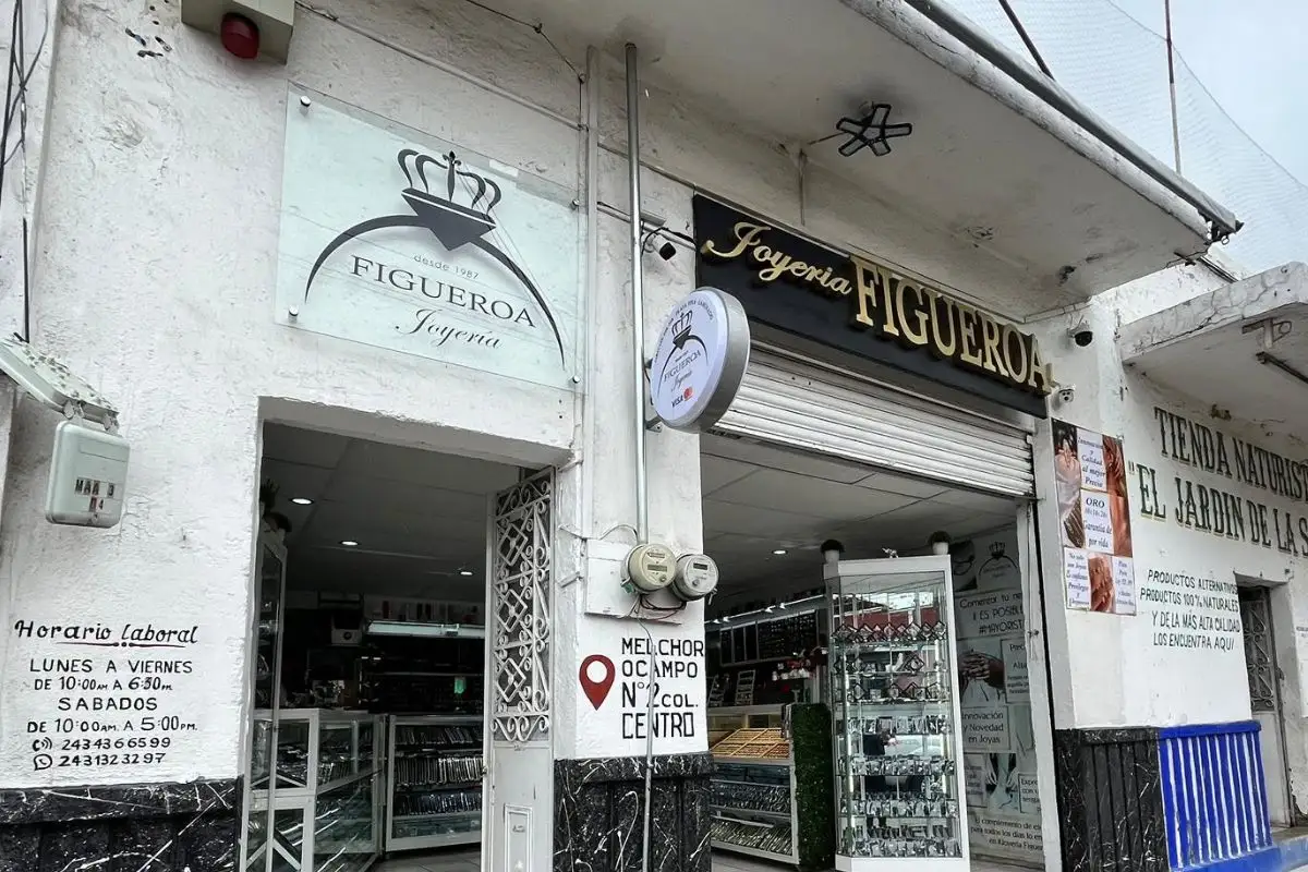 Abren boquetes para meterse a robar en una joyería de Izúcar de Matamoros 16 Asaltaron una joyería en Izúcar; se metieron por boquetes
