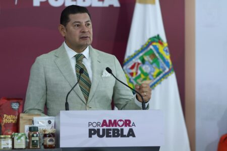 Pide Armenta a Lilia Cedillo que no permita rechazados en la BUAP