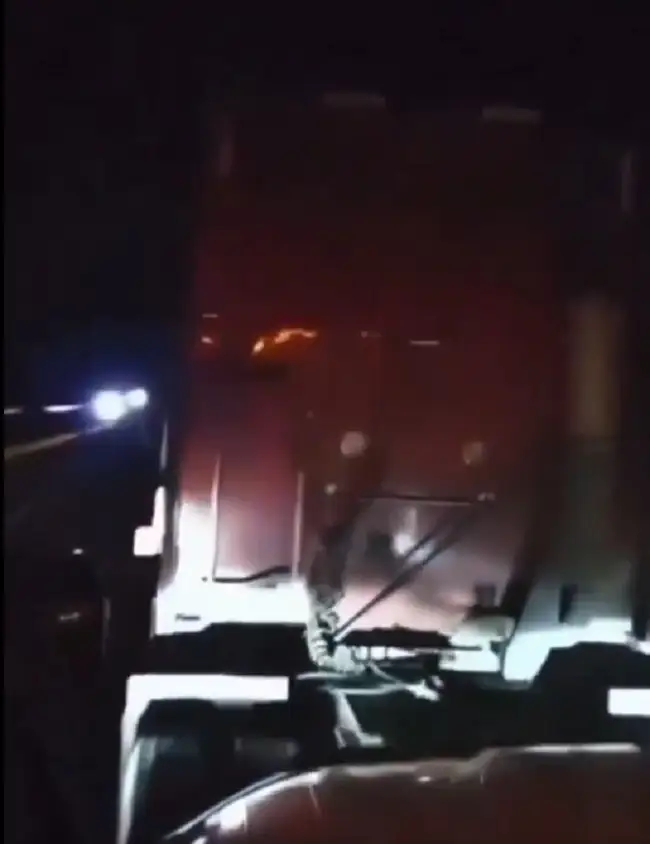 Rateros usan tráiler para asaltar en la Puebla-Orizaba