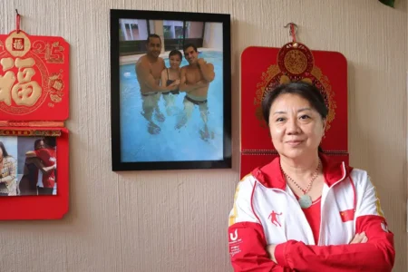 ¿Quién es Ma Jin, entrenadora de clavados que gana 195 mil pesos?